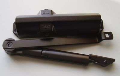 Hasta EN3 Samozatvárač s ramenom hnedý