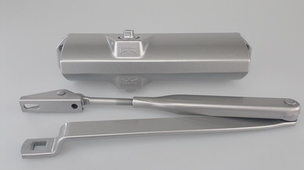 Samozatvárač s ramenom EN3 strieborná