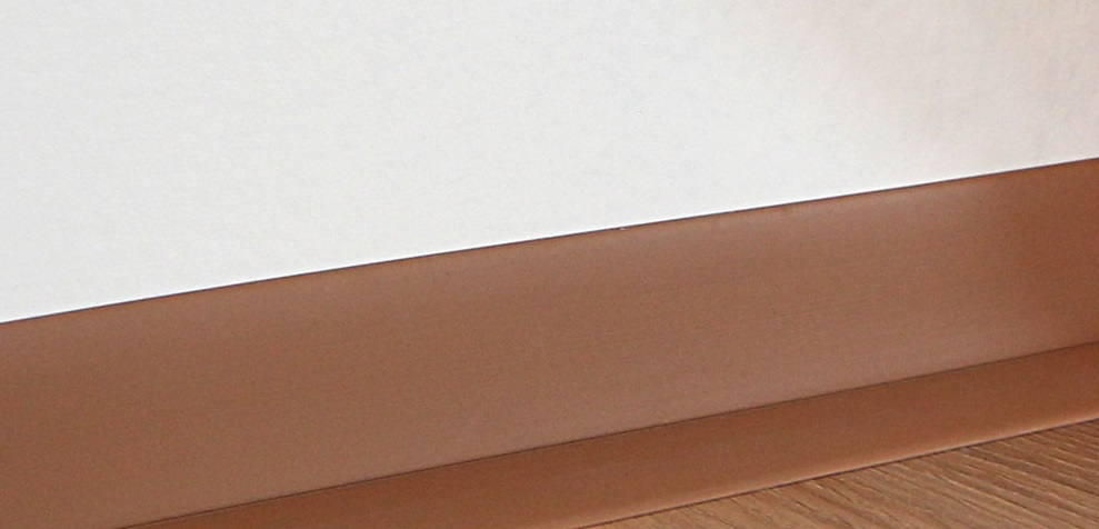 Sokel 1357 50/20 208 bledohnedý