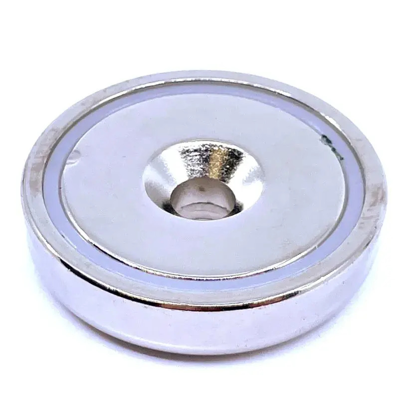 Magnet v púzdre s otvorom 16x5 sila 5kg