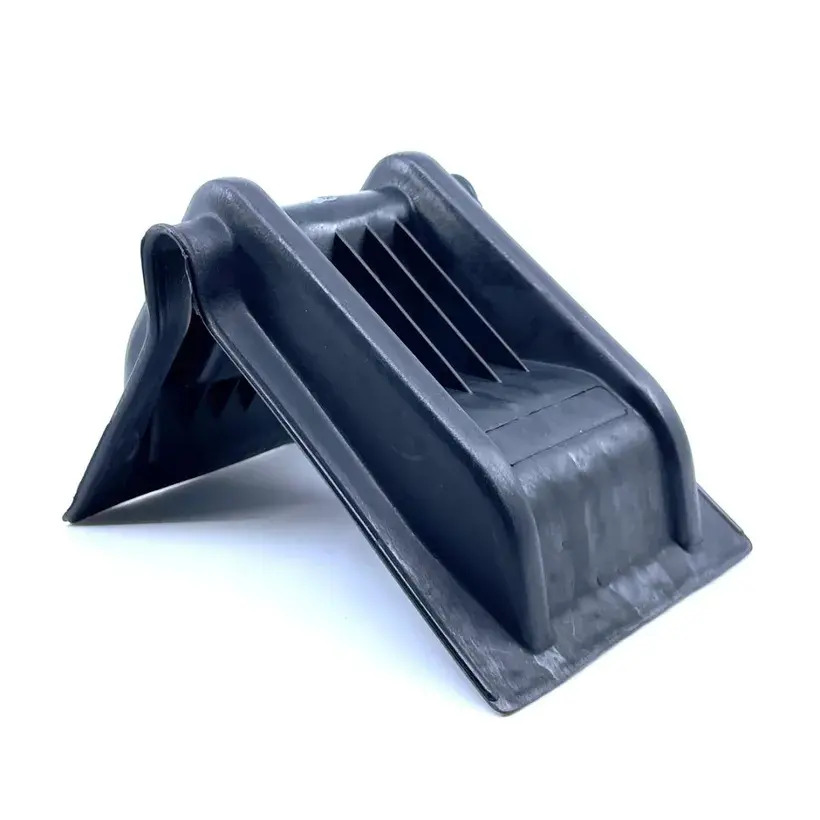 Ochranný plastový roh 215x140x135mm proti prerezaniu upínacieho pásu